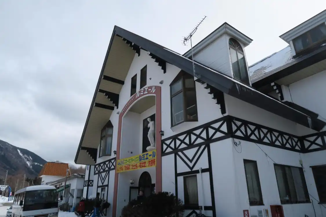 Các khách sạn gần Shirakaba Highlands Museum