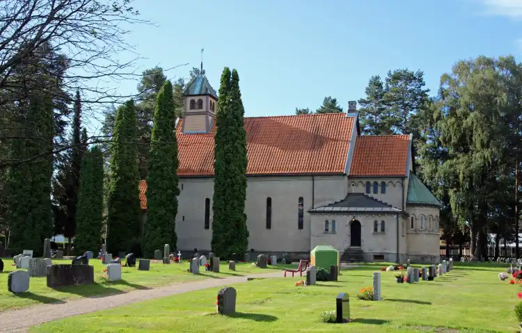 Hotels near Gimsøy church