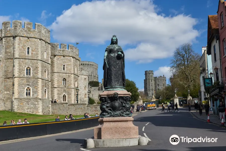 Queen Victoria Statue