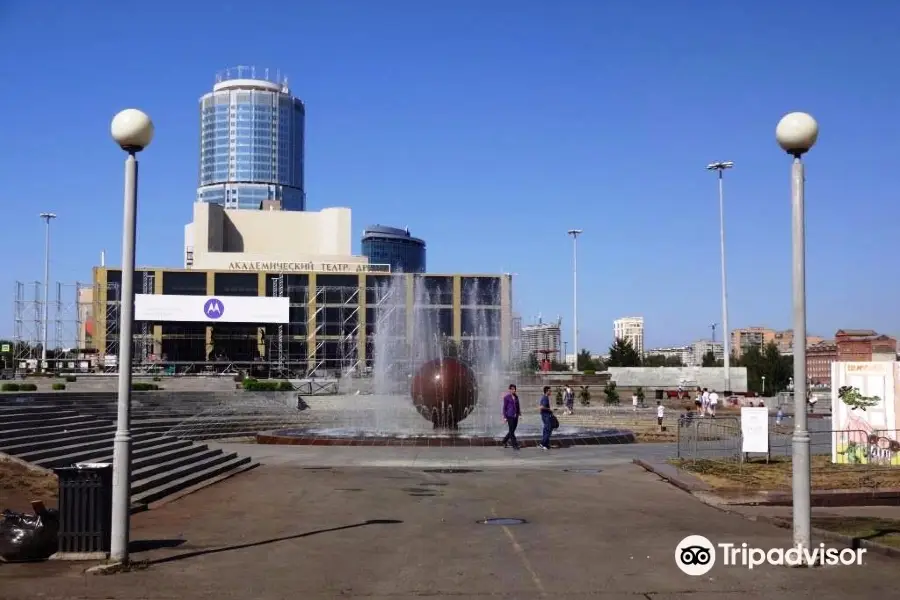 Oktyabrskaya square