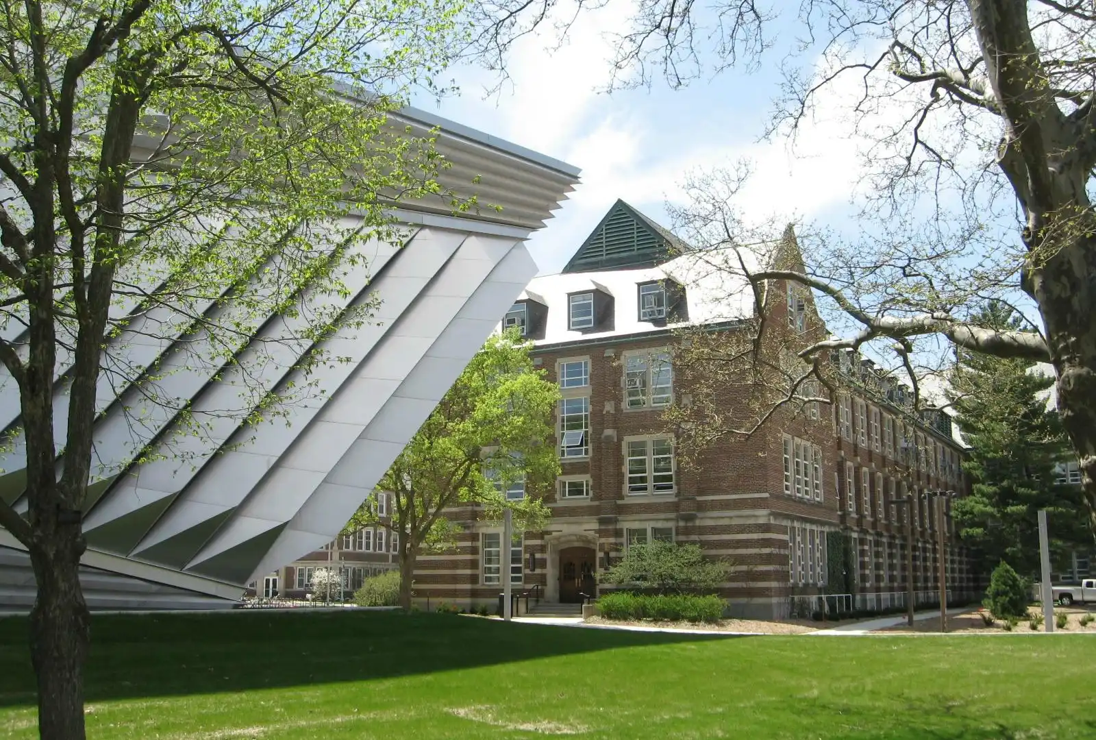 Hotels near Eli and Edythe Broad Art Museum