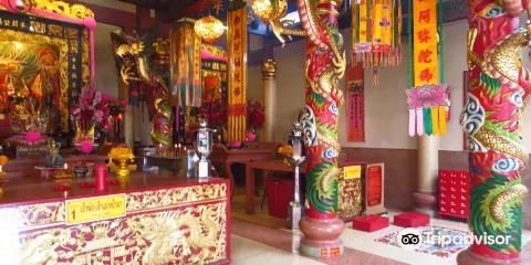 Chao Por Chao Mae Na Pha Shrine