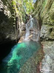 Cascata delle libellule blu