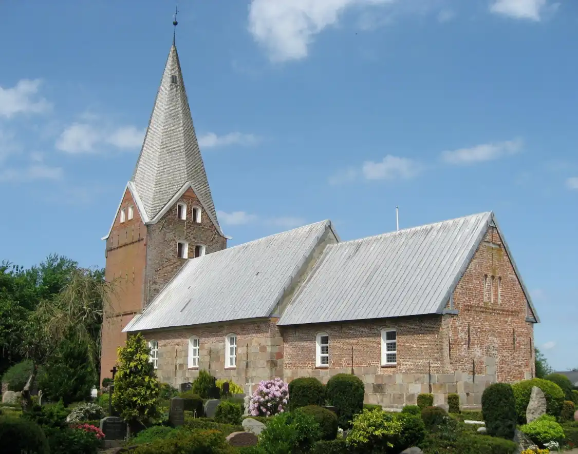 Hotels near Daler Kirke