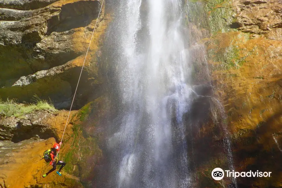 Yes We Canyon - Canyoning Grenoble