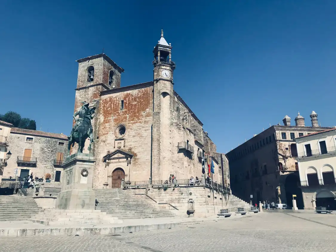 Отели рядом с достопримечательностью «Iglesia de San Martin»