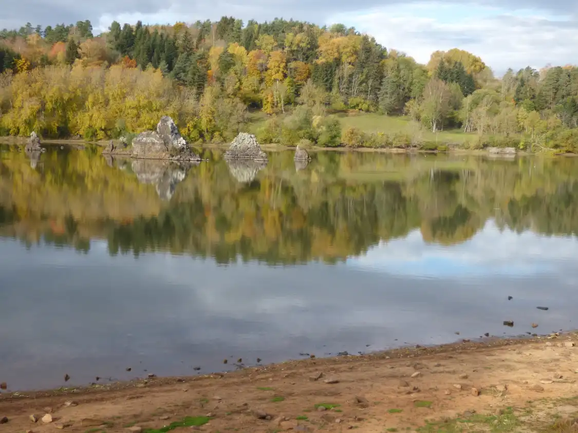 Hotels near Lac de la Cassiere