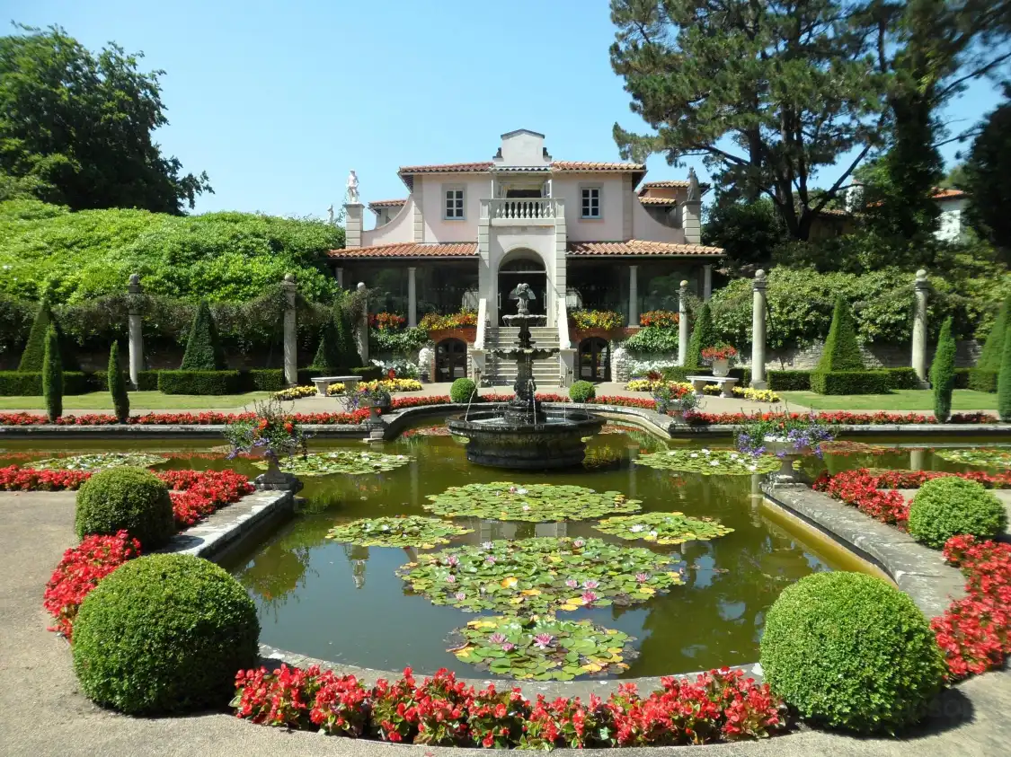 Hotels near Compton Acres
