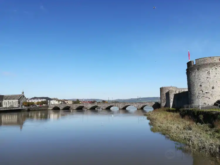 Hotels near Thomond Bridge