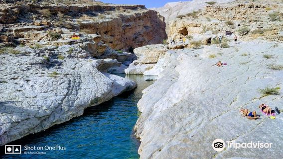 Wadi Bani Khalid Pools & Cave