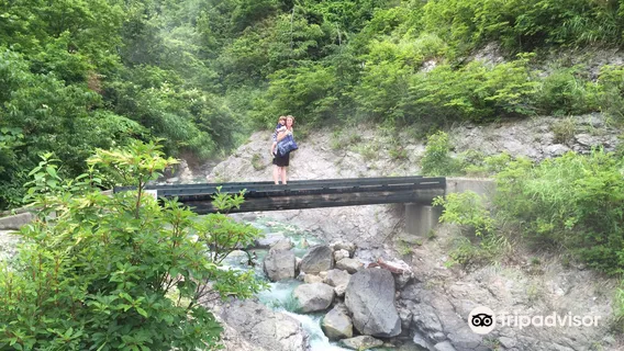 Kawarage Oyutaki (Hot Water Waterfall)