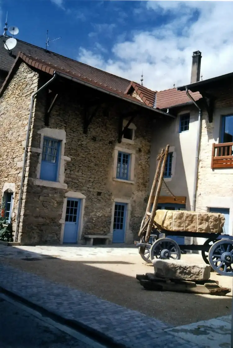Hotels in Montalieu-Vercieu
