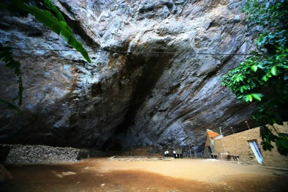 Hotels near Fa Hien Caves