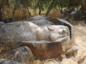 Symposium de sculpture sur granit de Laongo