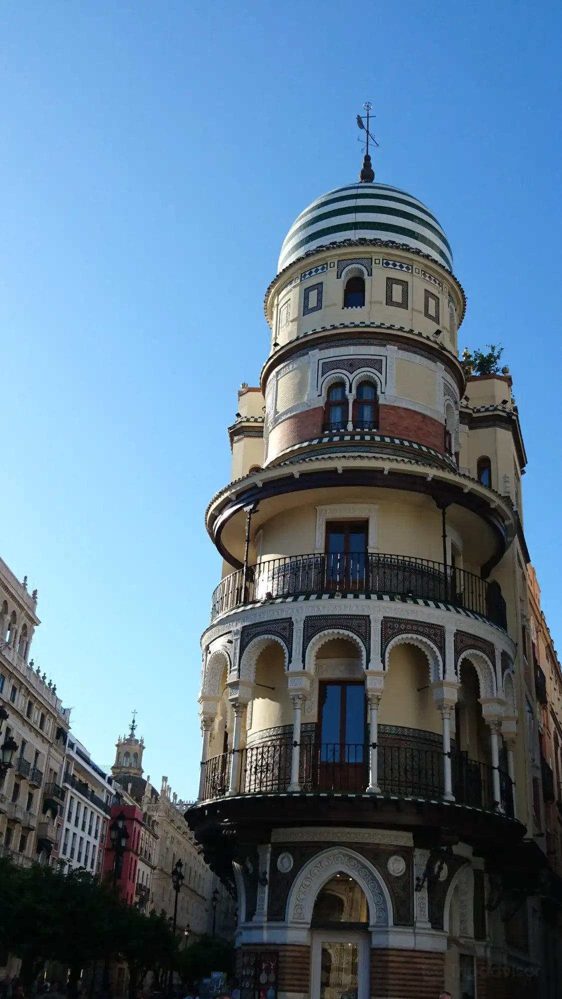 Hotels near Edificio La Adriatica