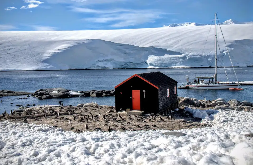 2_Penguin Post Office