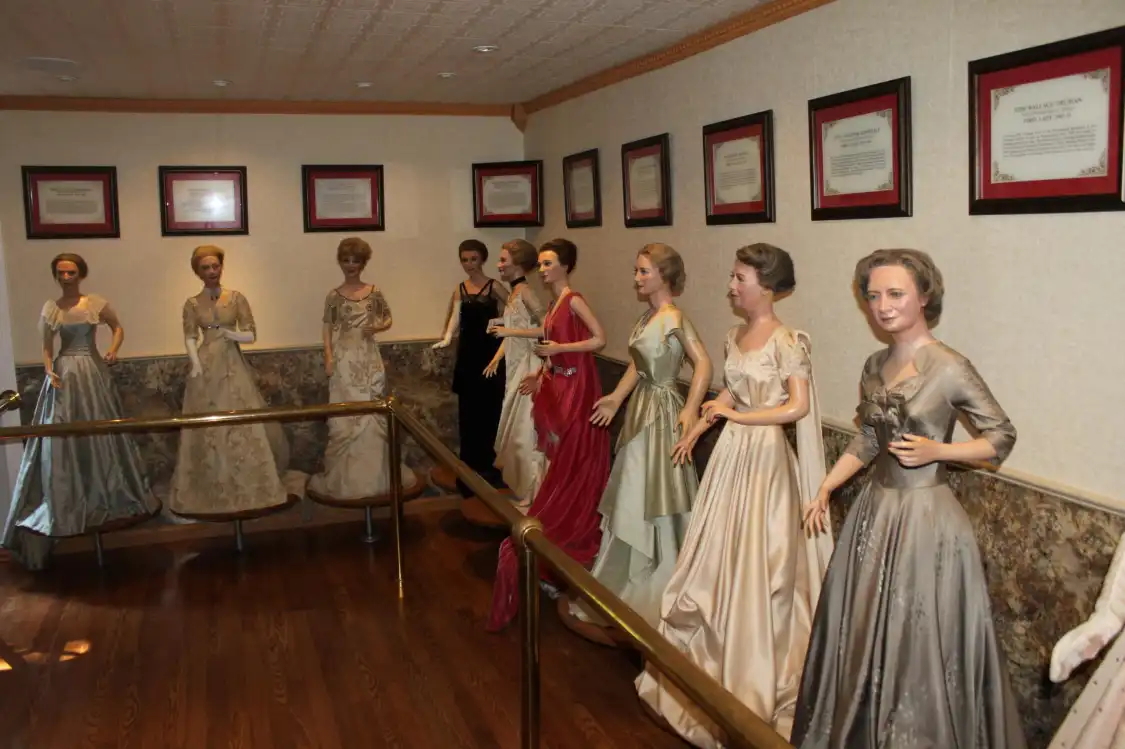 Hotels near Hall of Presidents & First Ladies