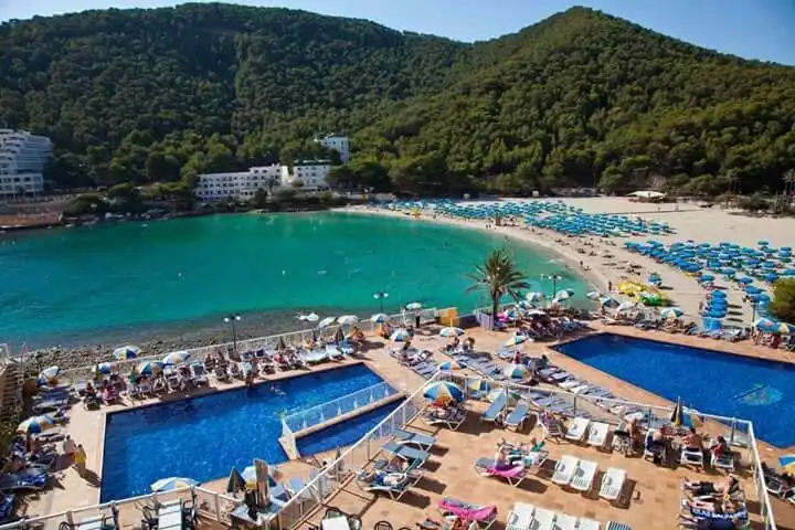 Hôtels à : Cala Llonga