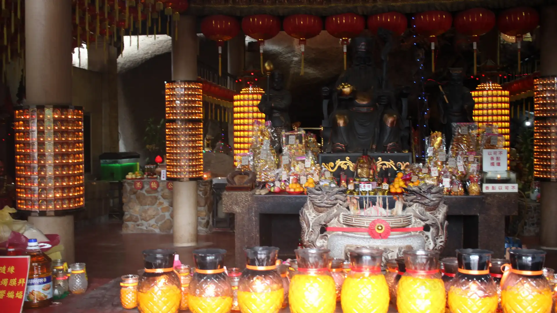 Hotels near Bats Cave Temple