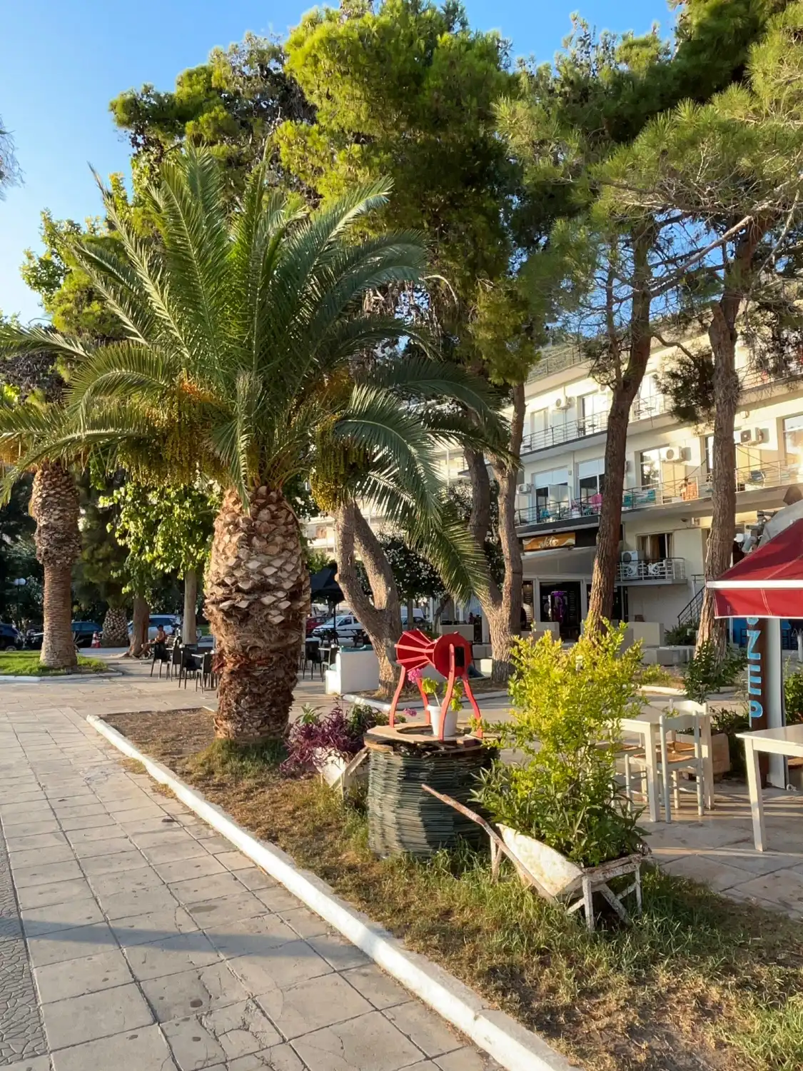 Hotels near Paraliako Parko Loutrakiou