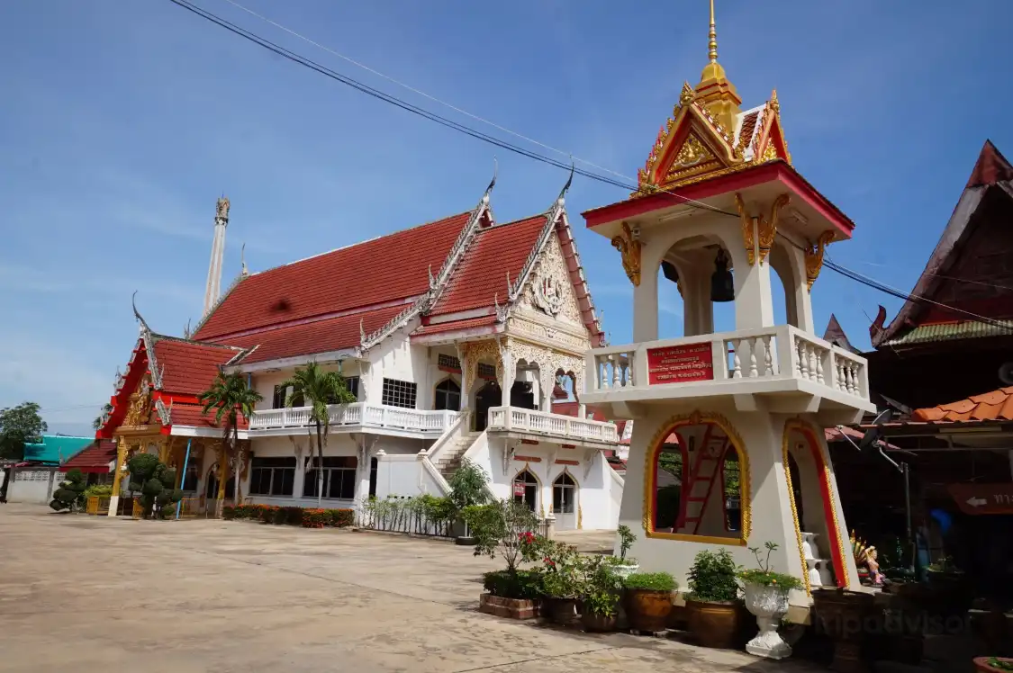Hotels near Wat Bang Nang Lee Yai