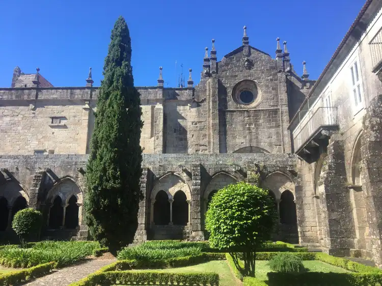 Hotels near Tui Cathedral