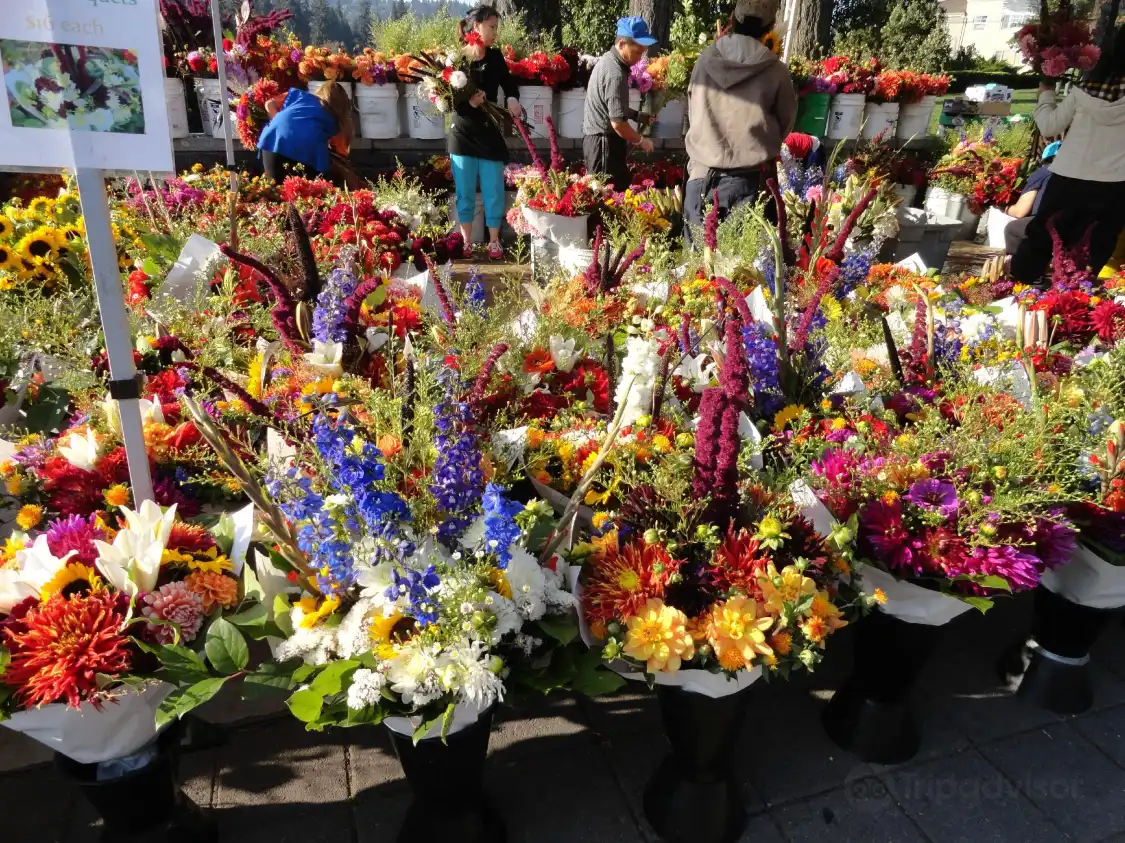 Hotels near Lake Oswego Farmers' Market
