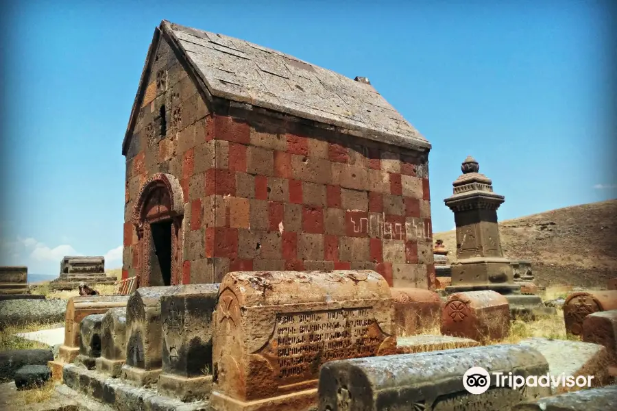 Tukh Manuk Shrine