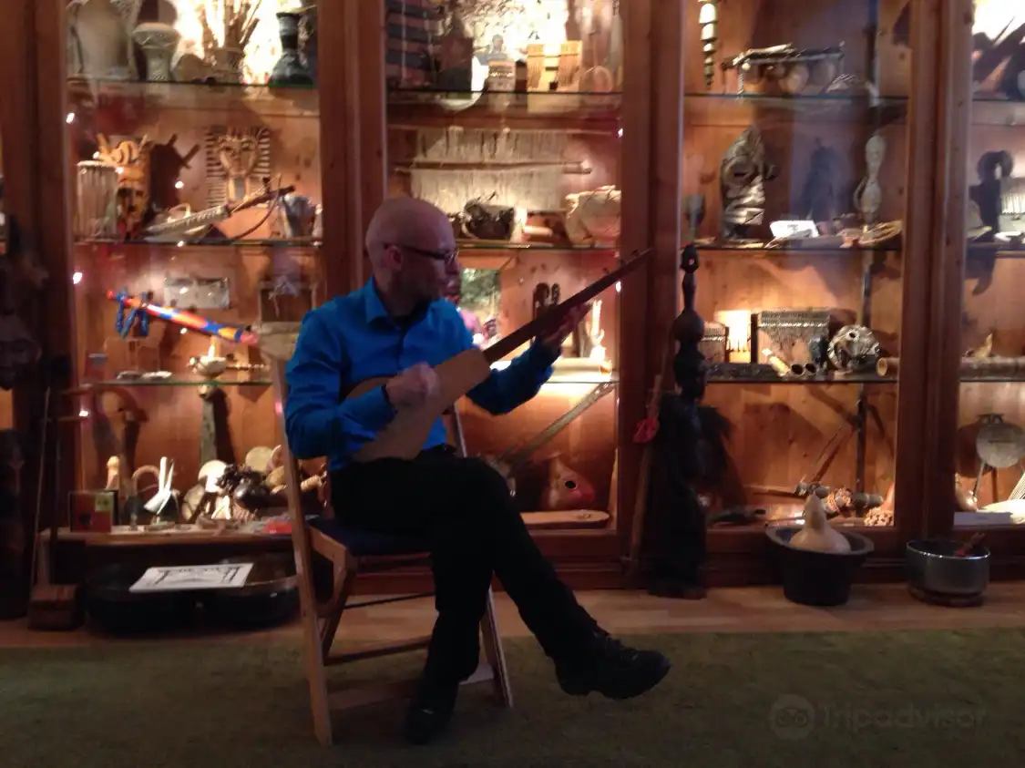 Hotels near Musical Instruments museum
