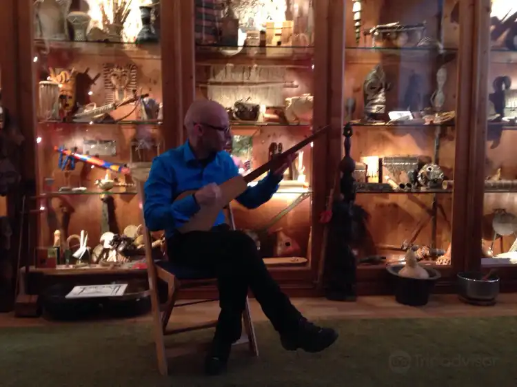 Hotels near Musical Instruments museum
