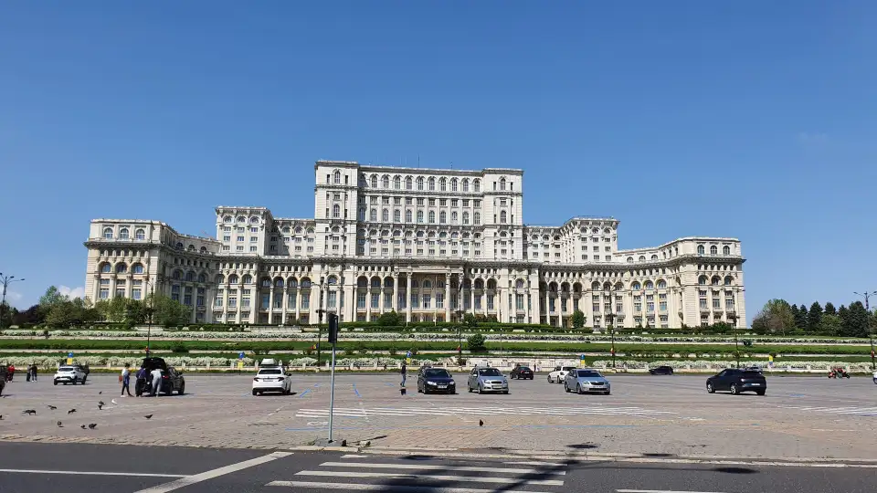 2_Constitution Square