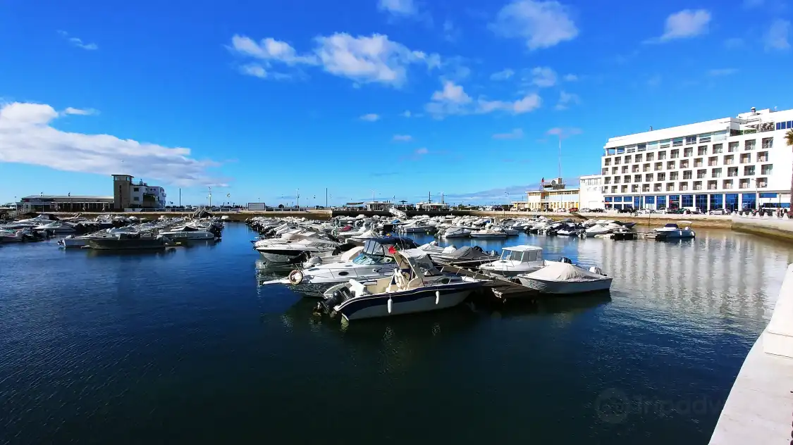 Hotels near Faro Marina