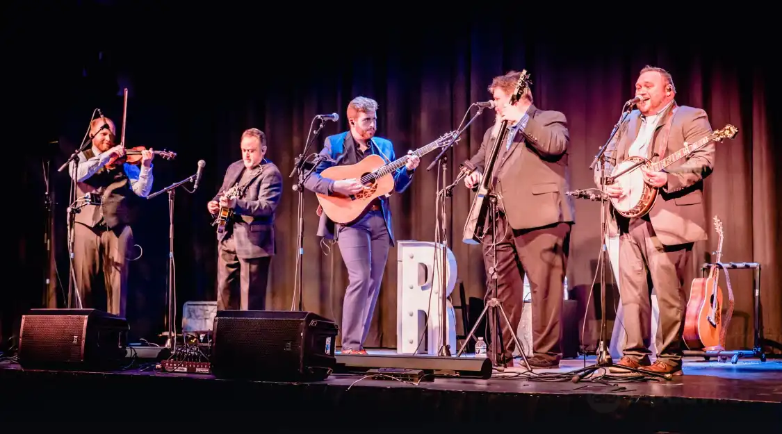 Отели рядом с достопримечательностью «Rex Theater»