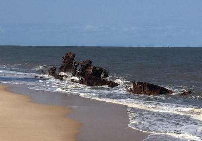 Macuti Lighthouse and Shipwreck
