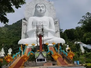 Wat Tham Phratat Khao Prang