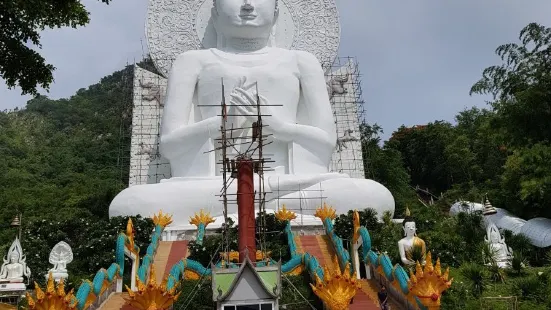 Wat Tham Phratat Khao Prang