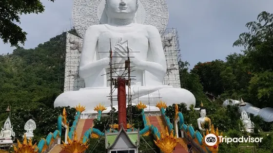 Wat Tham Phratat Khao Prang