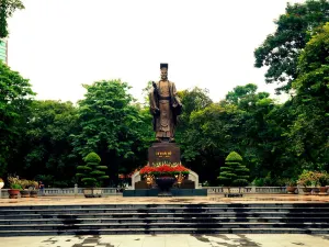 Ly Thai To Garden