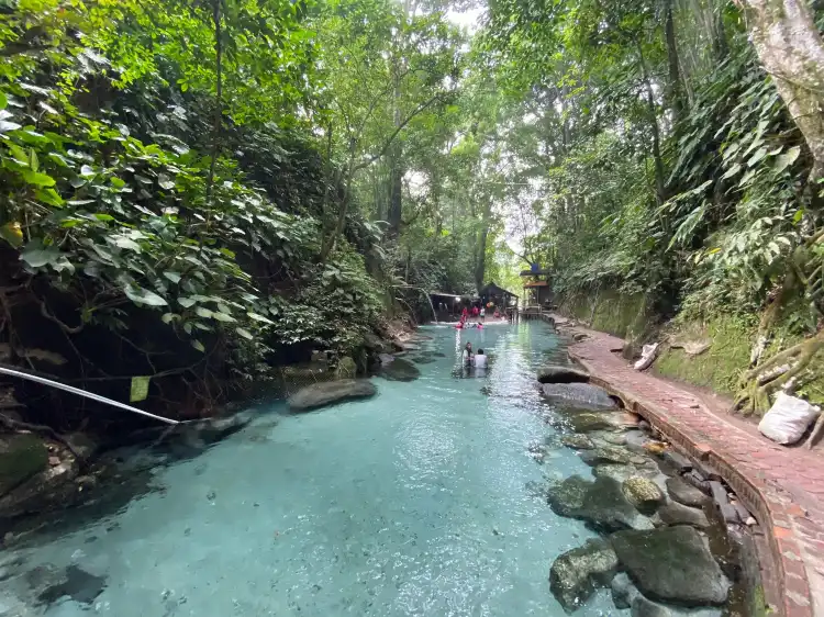 Hotels in Girsang Sipangan Bolon