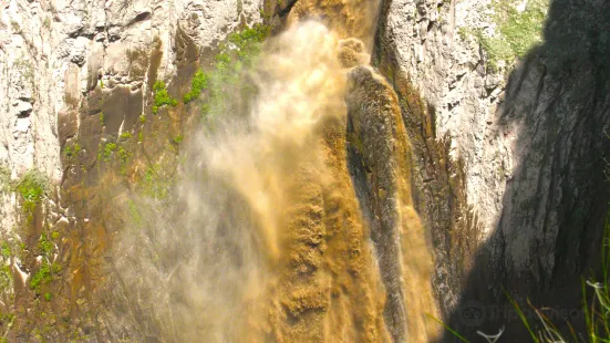 Karakaya-Su Waterfall