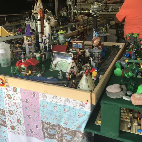 Land-O-Bricks & Model Trains