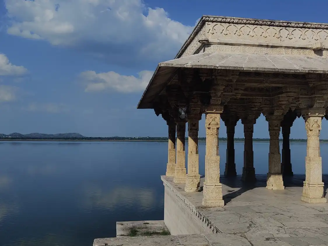 Hotels near Rajsamand Lake