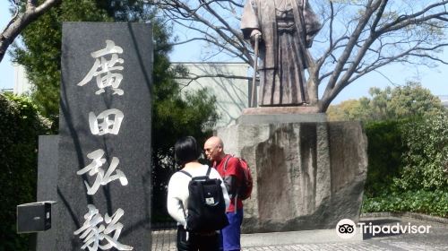 Hirota Koki Statue