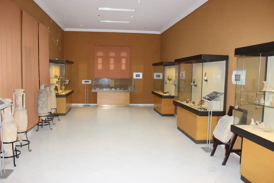 Hotels near Archeological Museum