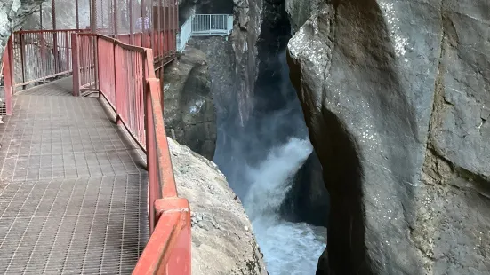 Box Canyon Waterfall & Park