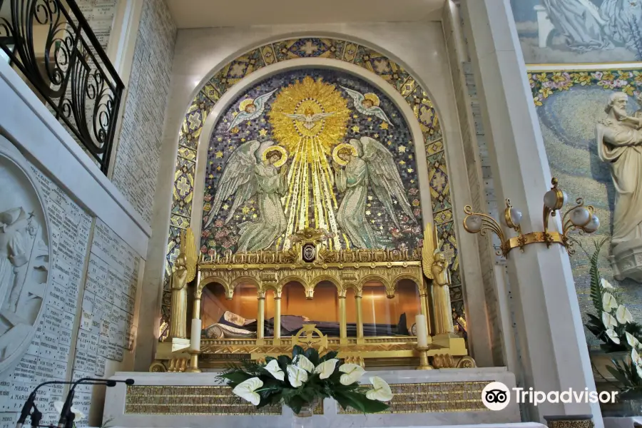 Chapel of Our Lady of the Miraculous Medal