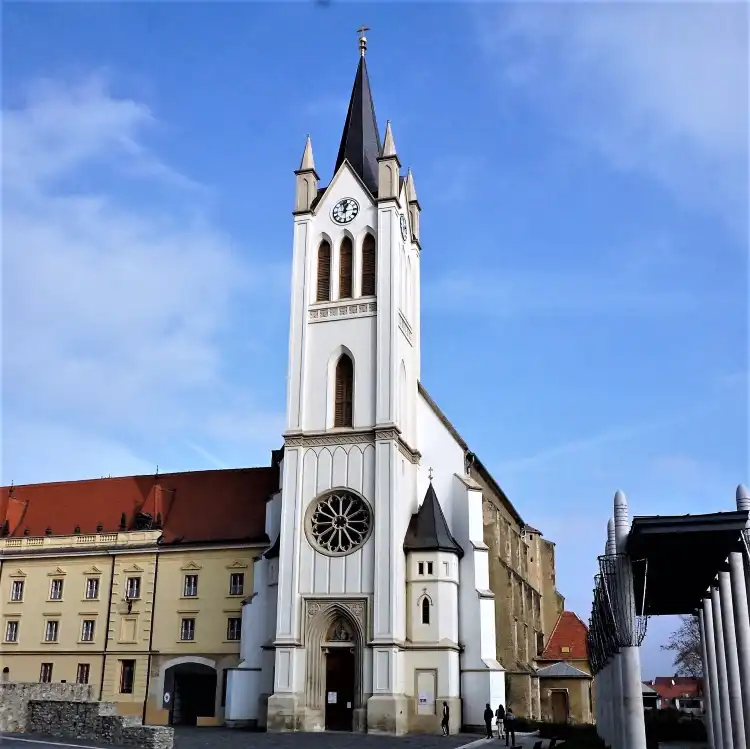 Hotels near Magyarok Nagyasszonya-plébániatemplom
