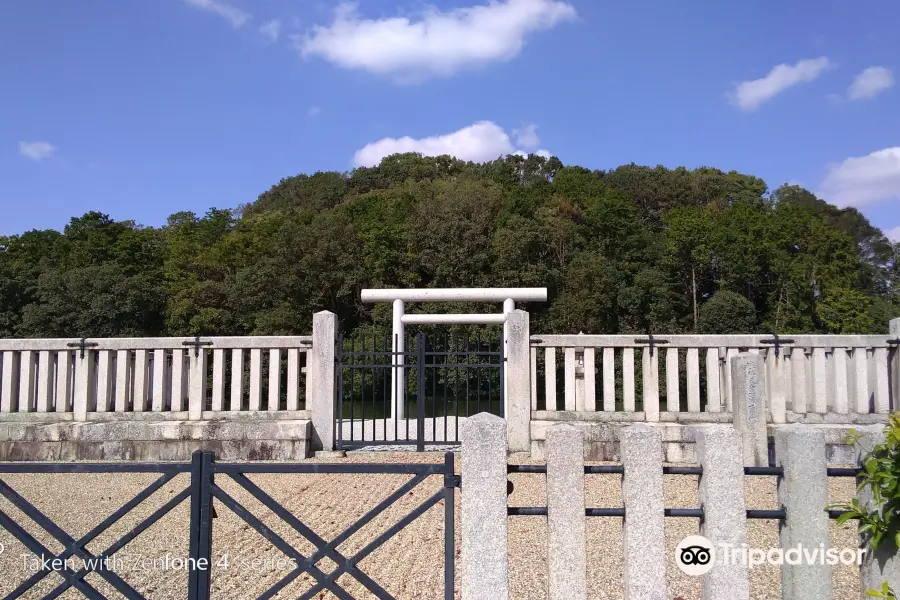 Tomb of The Emperor Suinin and Tajimamori