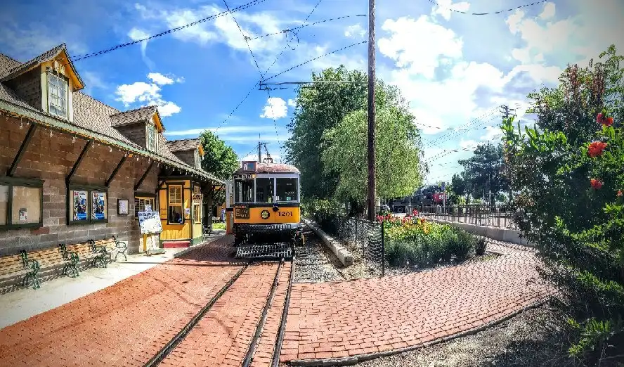 Hotels near Southern California Railway Museum