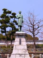 Statue of Omura Sumihiro